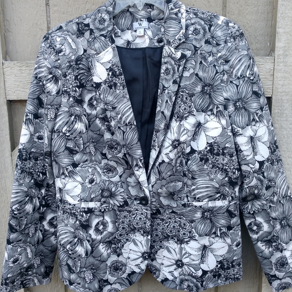Worthington Jackets & Blazers - Worthington black & white flower print jacket